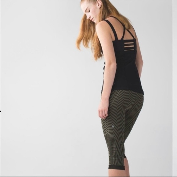 Lululemon In the Flow Leggings Heathered Fatigue Green Black Capri Size 2 - Picture 5 of 14
